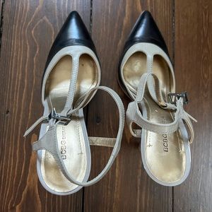 BCBG black and nude pump 7.5